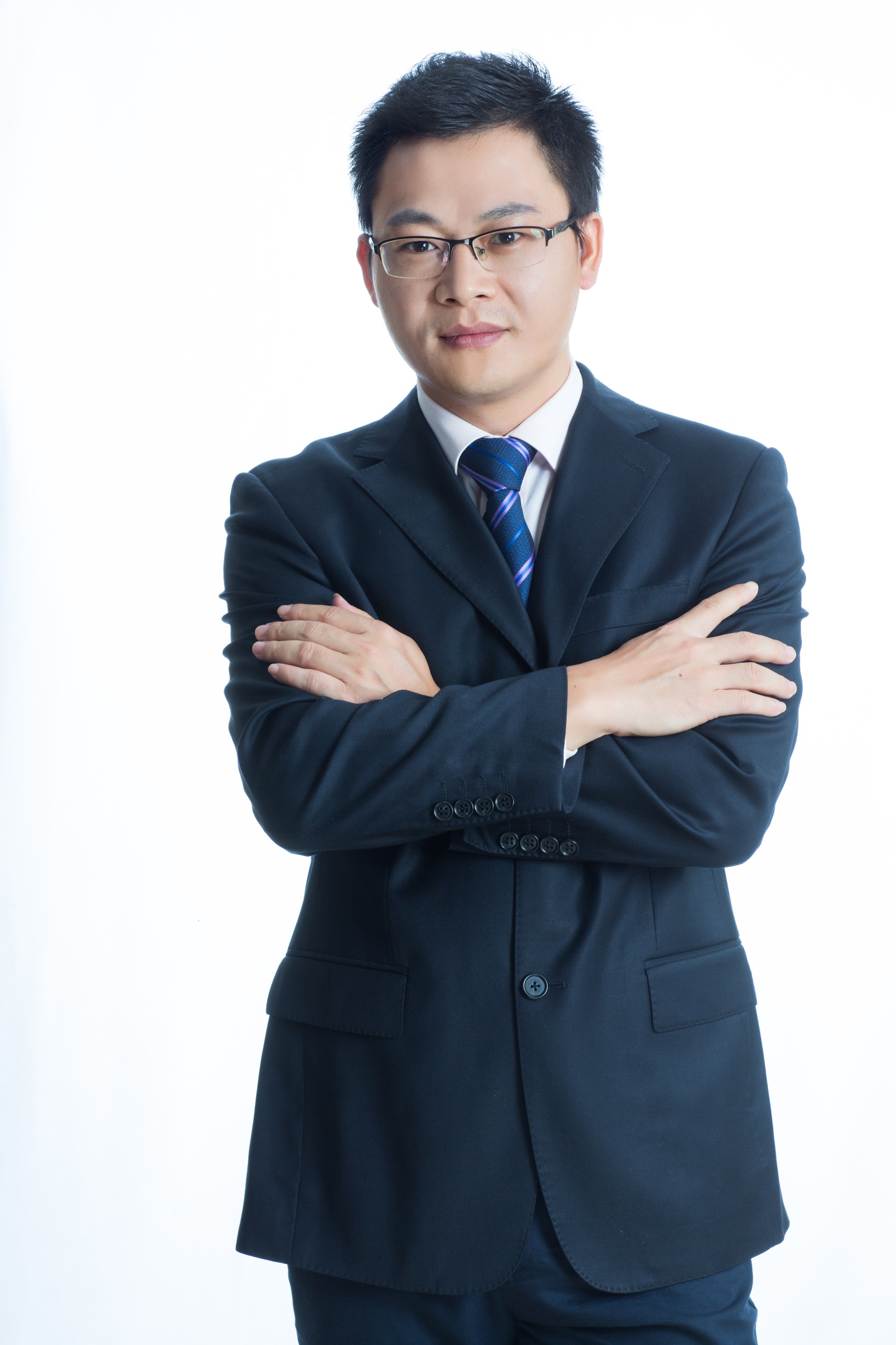 阳安中形象照.jpg