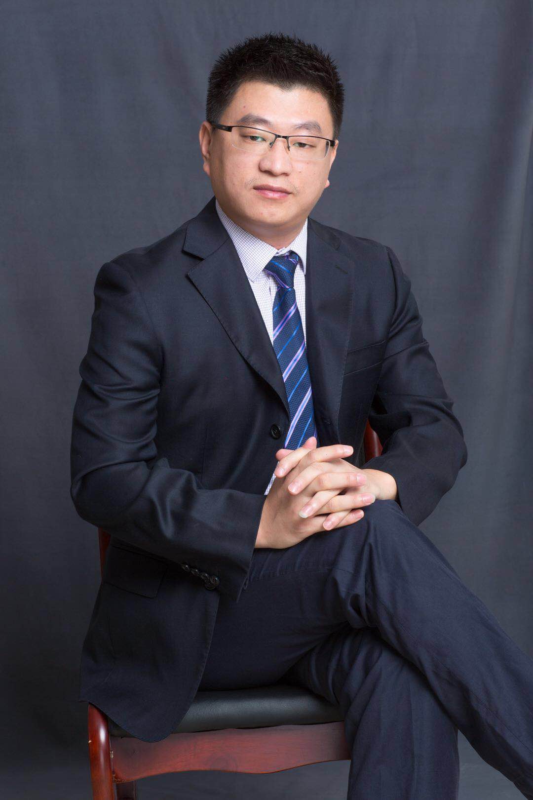 罗镇辉形象照.jpg